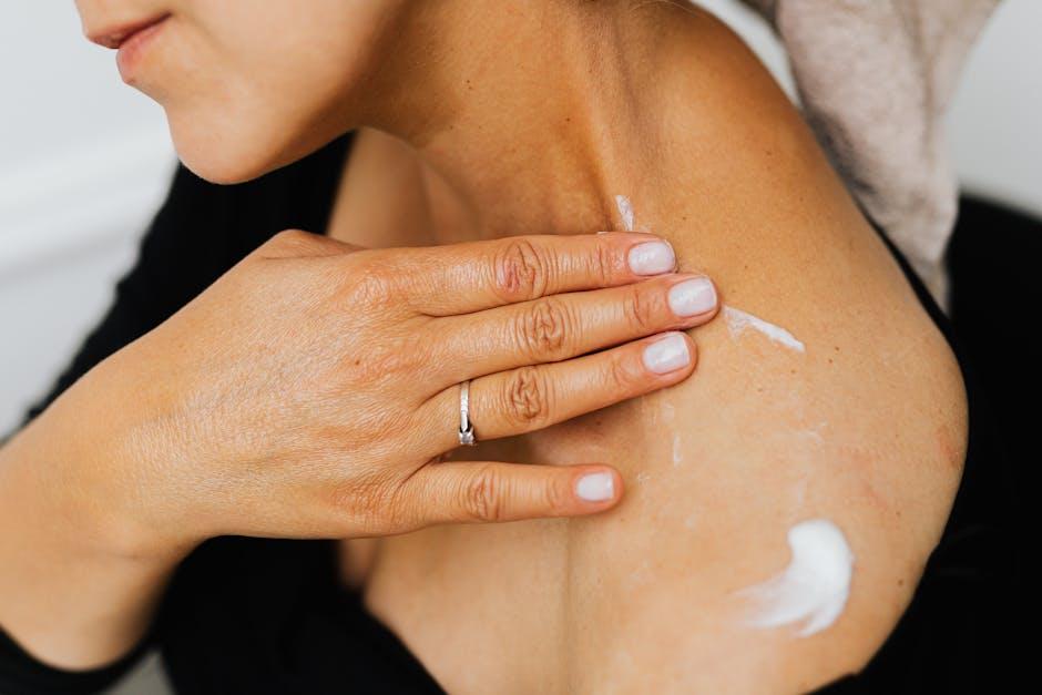 Emollient Essentials:⁣ Nature's Best ⁤Ingredients ⁤for Moisture-Rich Bath Oils